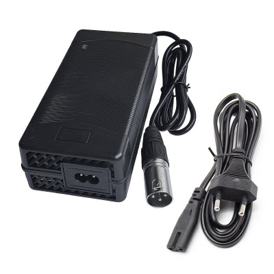 Cargador 48V con Ventilador (salida 54,6V) 3A. Conector XLR